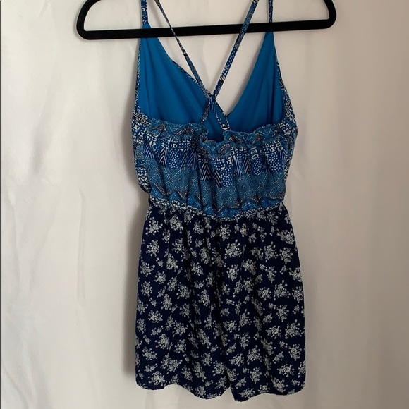 Blue mixed pattern romper with slit front🌊 - Picture 10 of 11